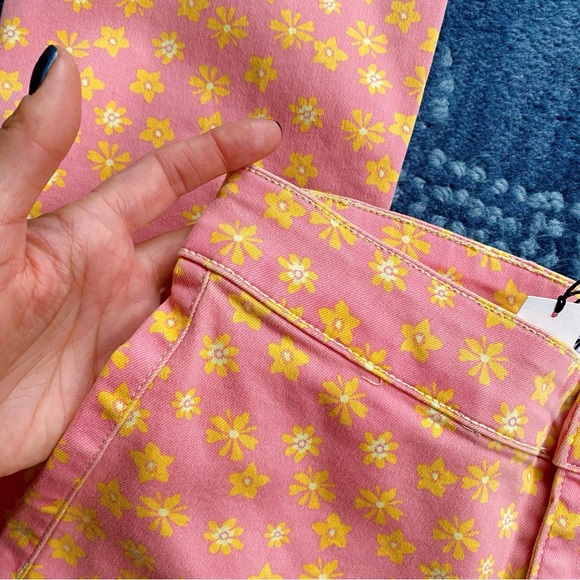 🌸 ZARA PINK YELLOW FLORAL HIGH WAIST CROPPED FLARE LEG JEANS! - Picture 6 of 15